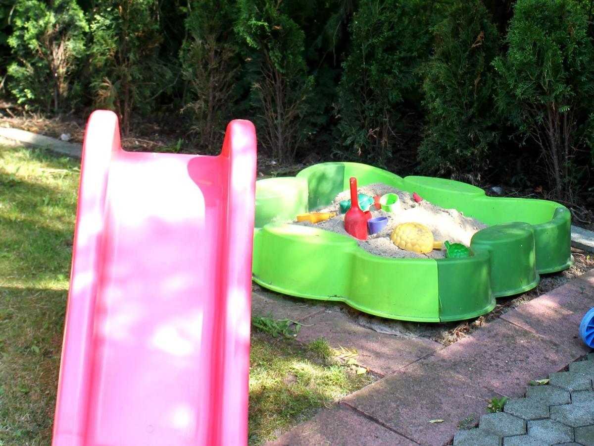 Pretty Bungalow In Neubukow With Garden, Roof エクステリア 写真
